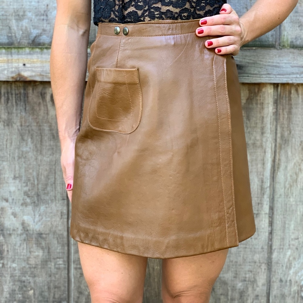 ✨SOLD✨ Amazing 1960s Vintage Caramel Leather Mini - Picture 2 of 9